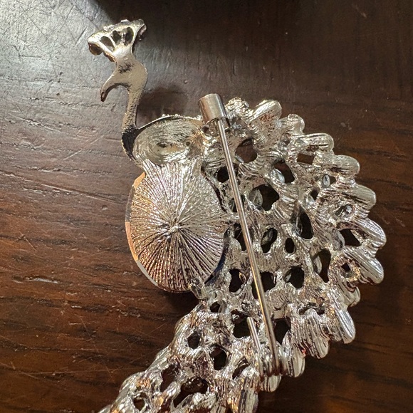 Elegant Silver and Blue Peacock Brooch - Picture 6 of 12